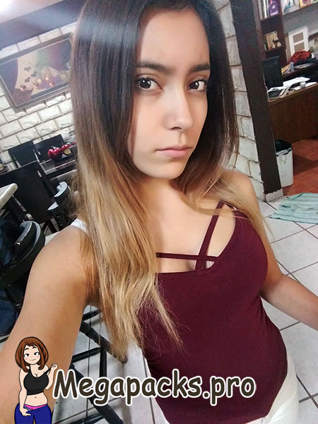 Las ricas tetas de mi alumna favorita + 2 Videos